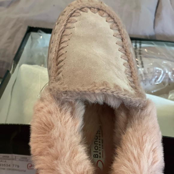 Brand new Blondo grnuine pink suede shoes.  Never worn. - Picture 1 of 4